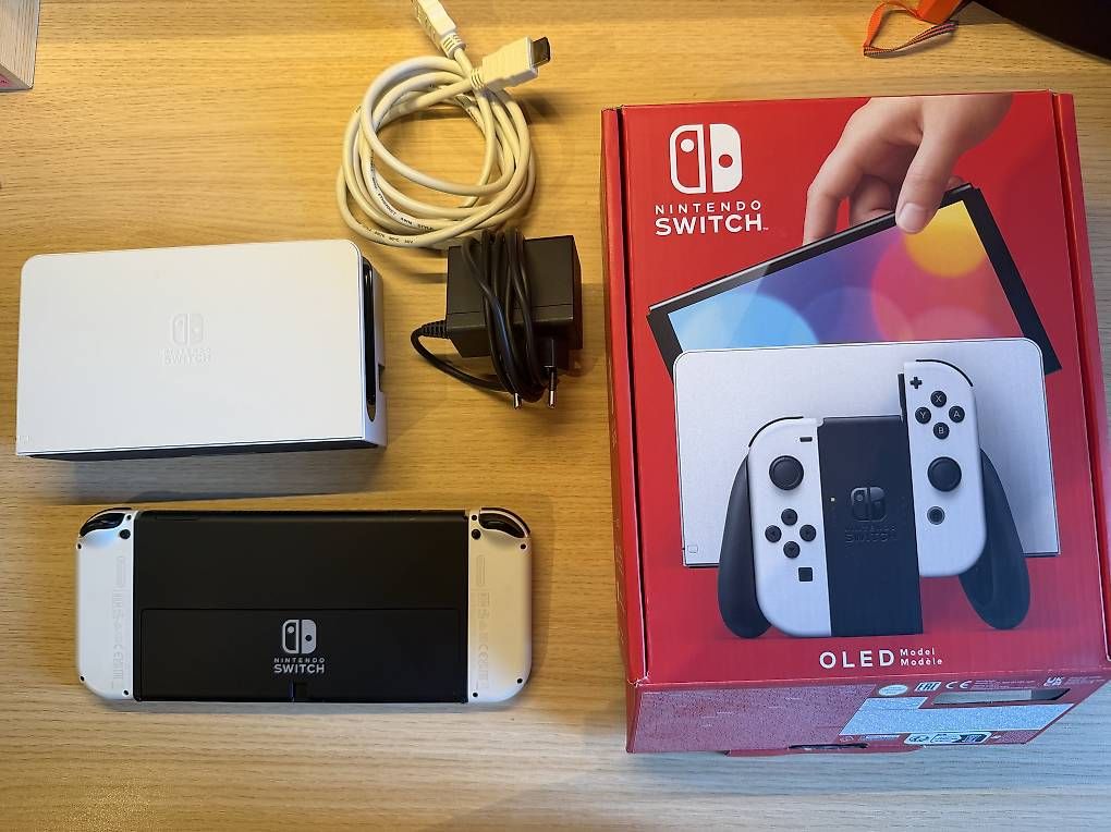 Console: Nintendo Switch OLED mit Originalverpackung und Etui  – Usato da Winikon venduto da gandiva 1
