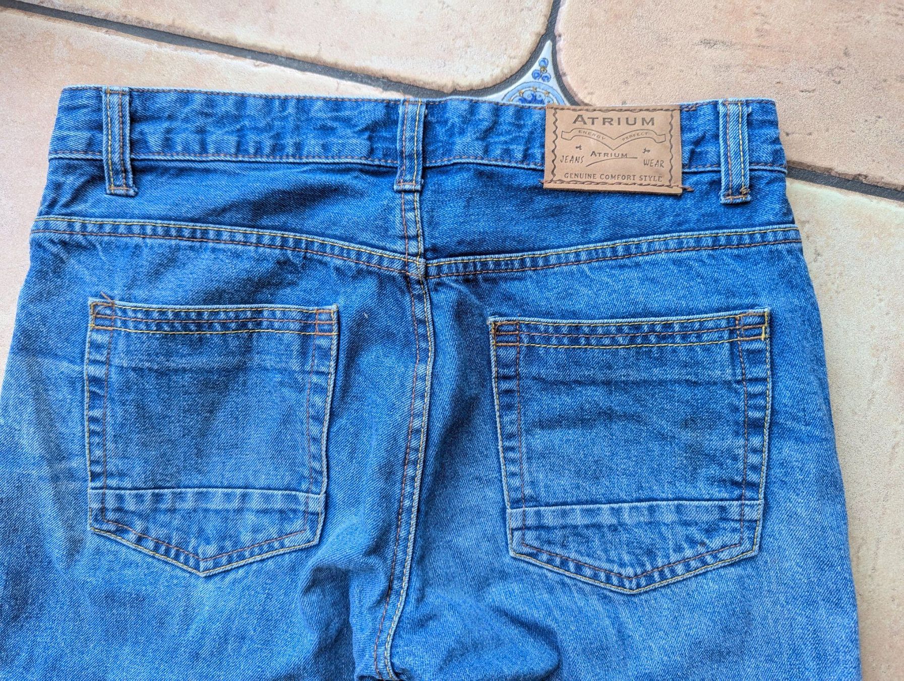 Jeans: Jeans Atrium Gr. 44/30 – Usato da Unterengstringen venduto da Olifant4 5
