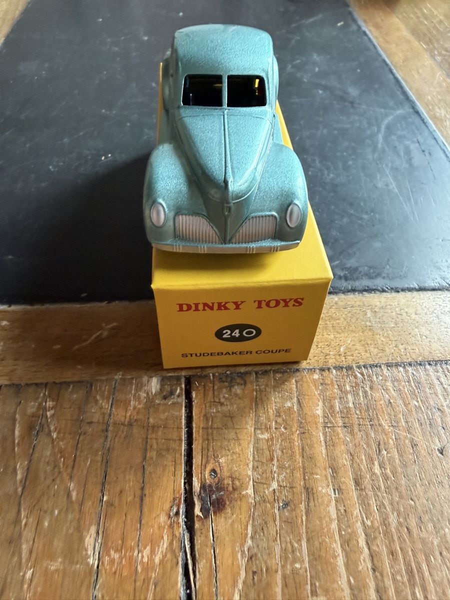 Dinky Toys Modellini d'auto: Dinky Toys 24O Studebaker Coupe Atlas – Nuovo e nell'imballaggio originale da Zürich venduto da kuengka 1