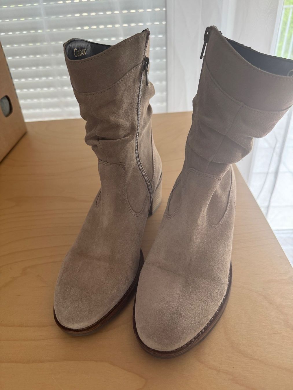 Gabor Scarpe da donna: Stiefeltte, Gabor, Gr. 40, beige, Wildleder – Usato da Rorschacherberg venduto da beeechen