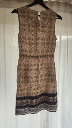 Kleid mit Muster Grösse S guter Zustand