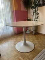 Runder Tisch weisses Tulpengestell kleine Gebrauchsspuren