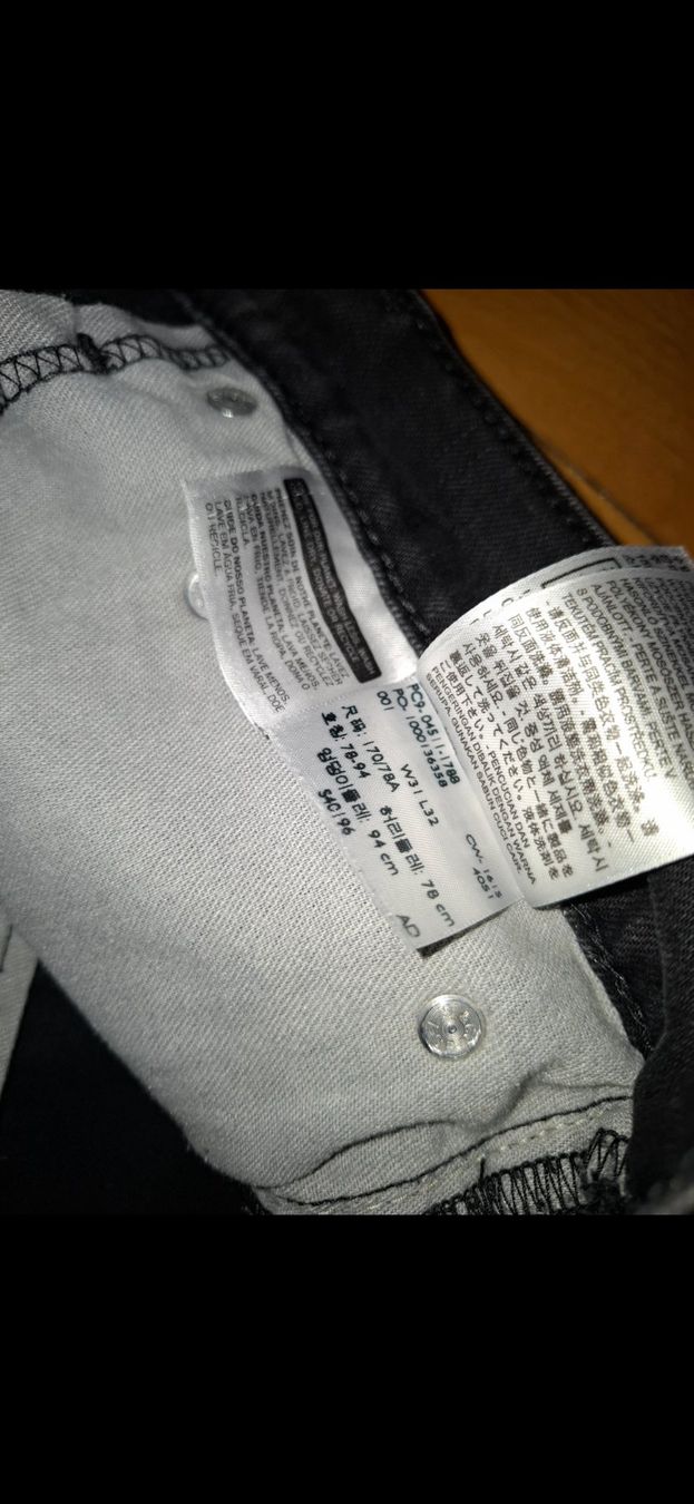 Jeans: 3 Jeans W32 L32 – Nuovo (secondo la descrizione) da Le Locle venduto da Threads_CH 2
