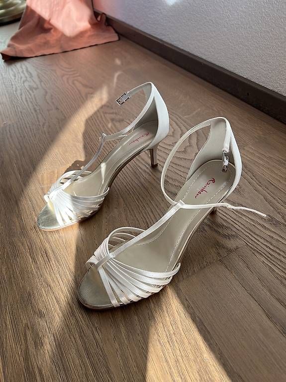 Scarpe da donna: Hochzeitsschuhe Riemedsandalette – Usato da Unterengstringen venduto da baj_2zfq 2