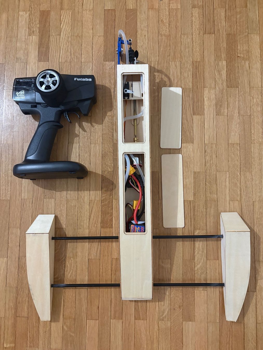 RC Kits de montage: Bateau RC avec télécommande – D'occasion à Chêne-Bourg par pr220