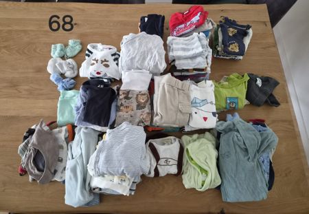 Grosse Babykleidungspaket Grösse 68