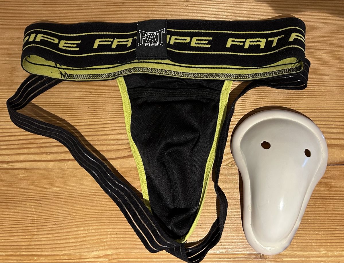 Schutz & Schoner: Tiefschutz Unihockey / Eishockey – Gebraucht aus Uffikon von Gismj