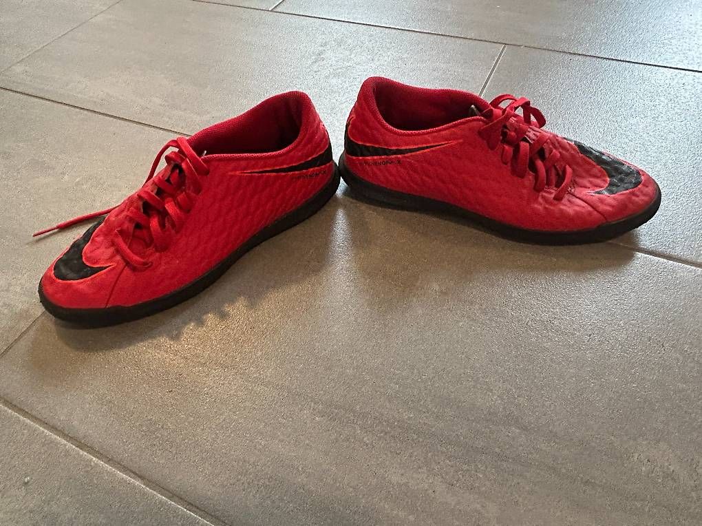Herrenschuhe: Nike Hallenschuhe Gr. 40 – Gebraucht aus Thalheim an der Thur von Iselisberger 2