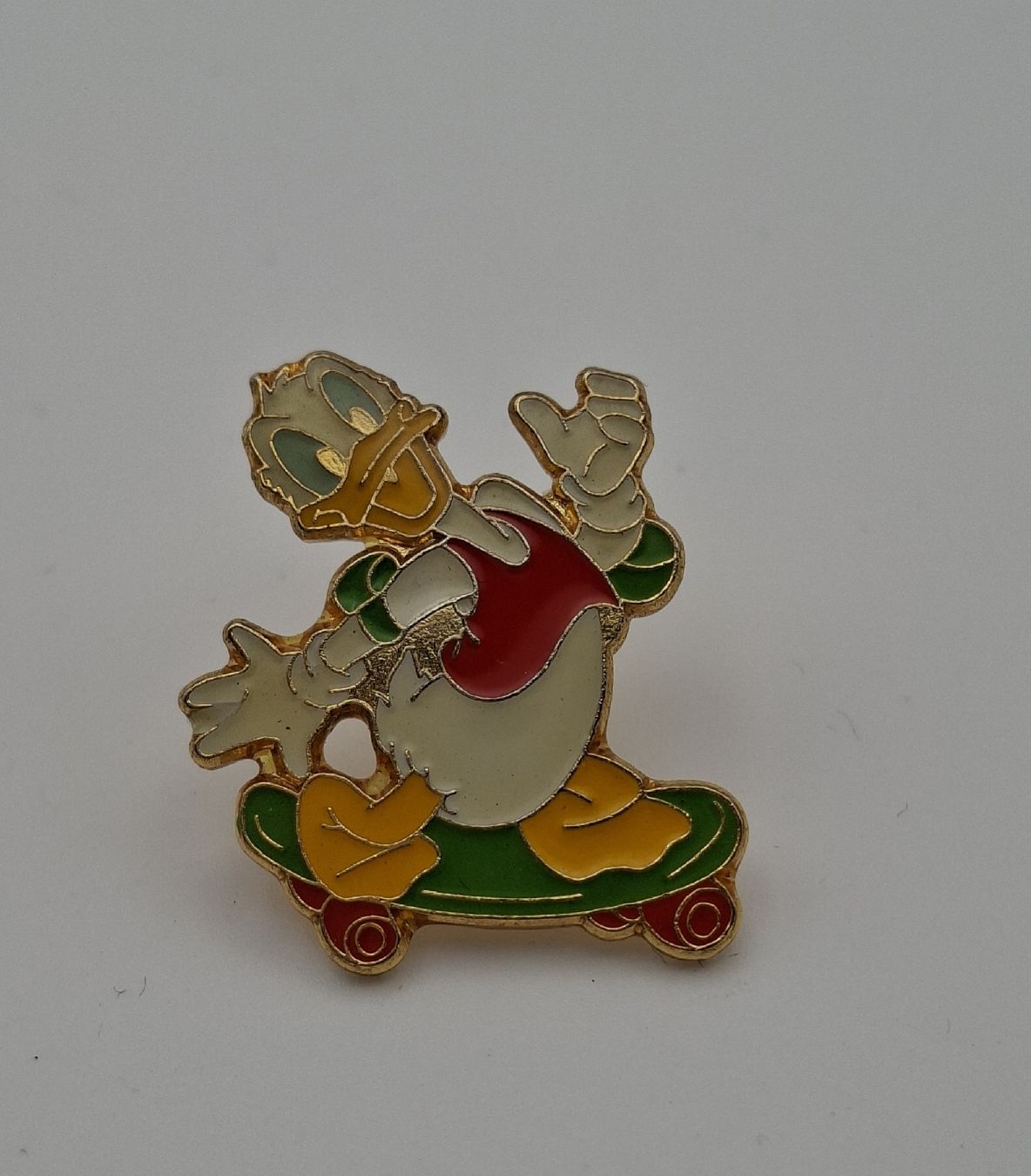 Disney Placchette & Badge: Pin Disney Donald Duck auf Skateboard – Usato da Kriens venduto da Wolly85