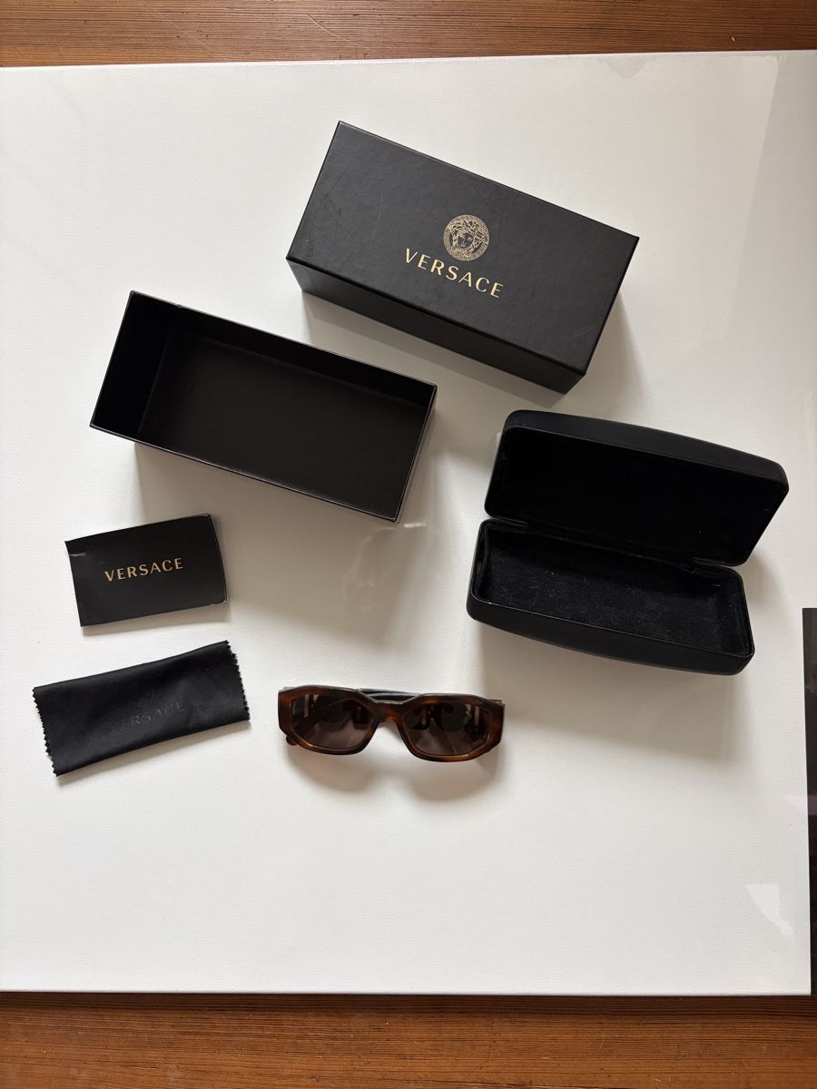 Versace Brillen & Gläser: Versace Medusa Sunglasses – Gebraucht aus Zürich von marameer 1