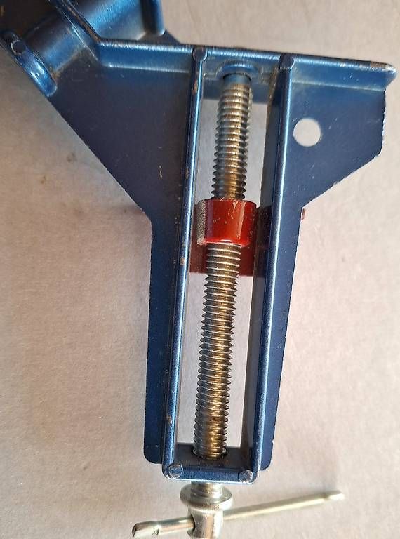 Tutti gli attrezzi: Winkelspanner 90° Eckzwinge Gehrungsspanner – Usato da Rüti ZH venduto da Liliane_market 4