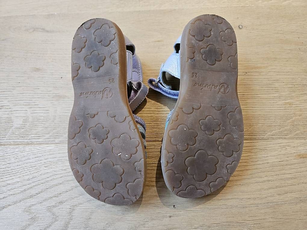 Scarpe per ragazze: Sandalen Naturino Gr.25 – Usato da Hüntwangen venduto da Hensi1 1