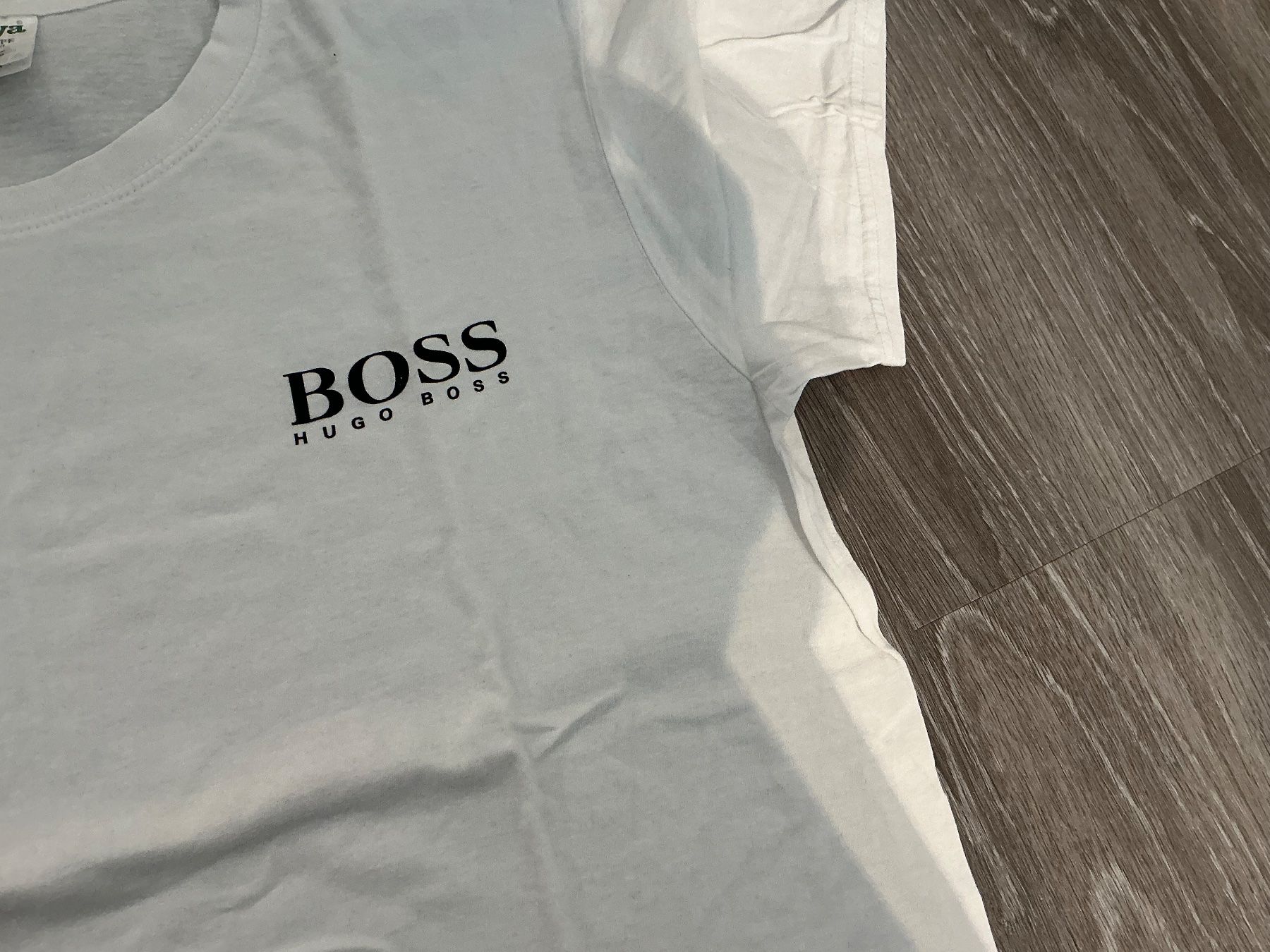 T-Shirts: Schönes Tshirt Gr.L – Gebraucht aus Würenlos von Starceve