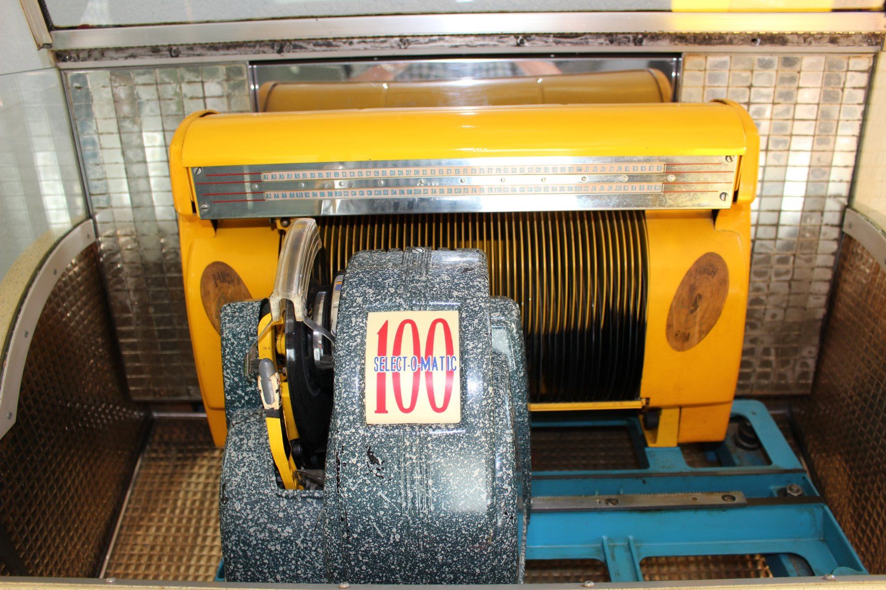 Seeburg Jukebox: Seeburg M100C Musikbox Jukebox – Usato da Worben venduto da Juno48 9