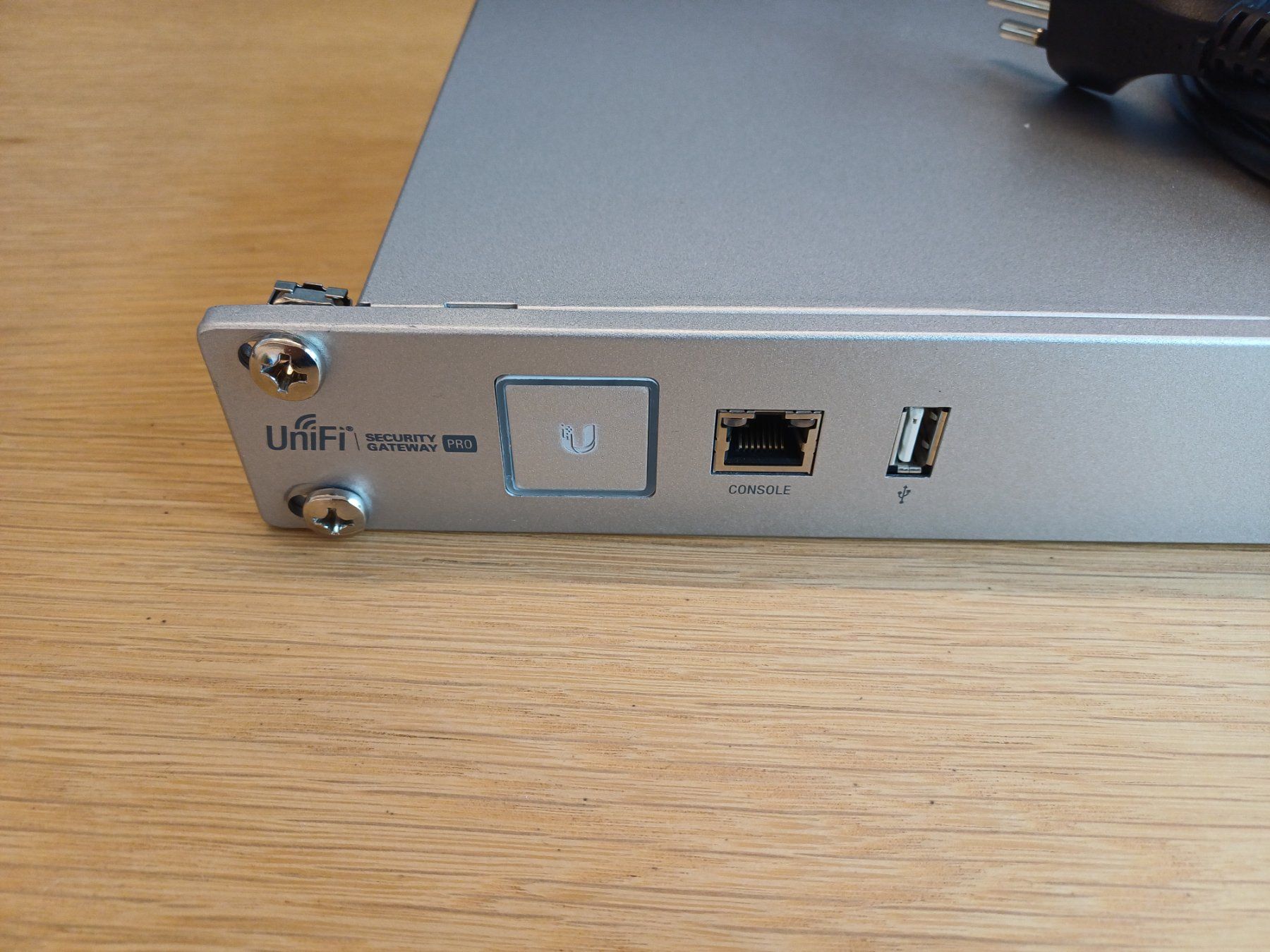Unifi Modem & Router: Unifi USG Pro 4 – Usato da Oberegg venduto da jan_zq6j 2