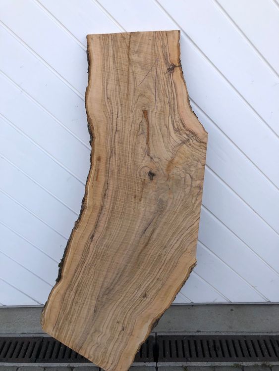 das Olivenholzbrett Fruttiera in Taglio Naturale in Ulivo da circa 22cm - 22cm