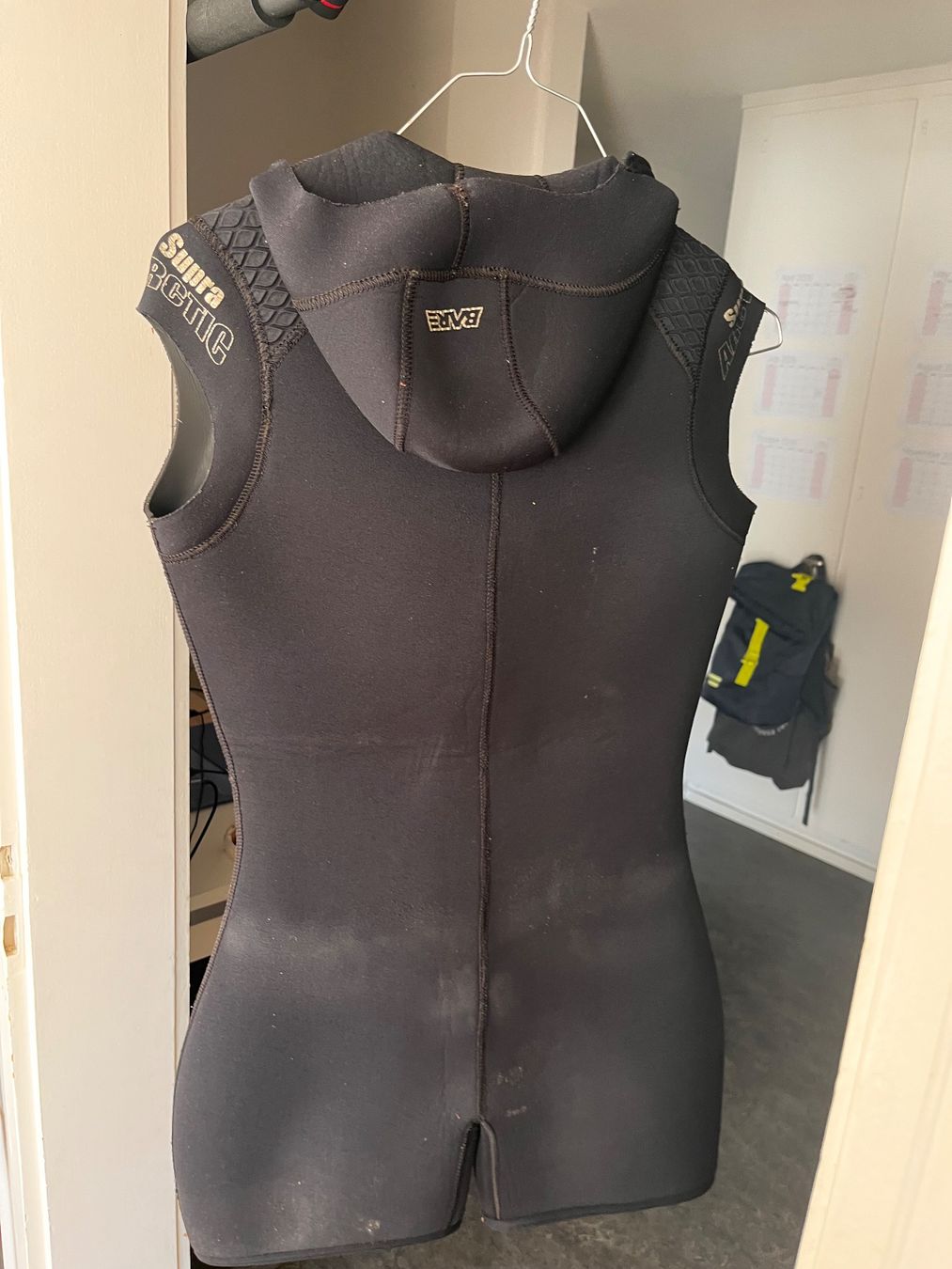 Mute per immersioni: Bare SUPRA Wetsuit Weste, Damen, Grösse M, 8mm. – Usato da Zollikerberg venduto da Krystof.lenk 1