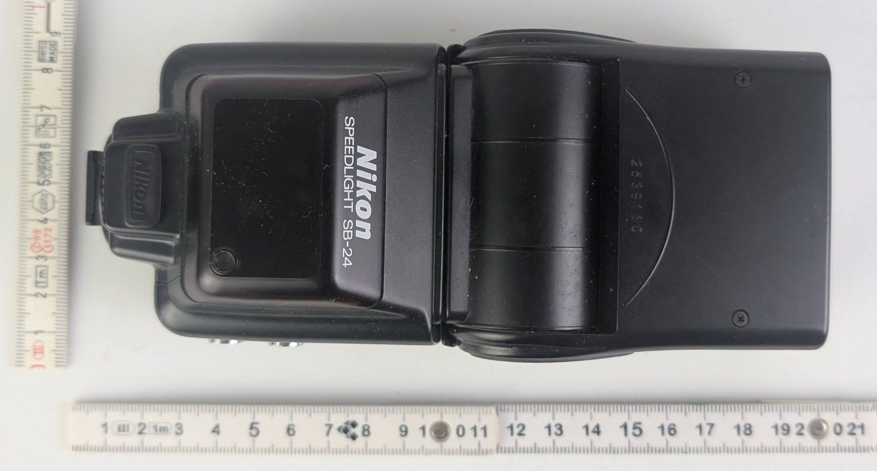 Nikon Flash: Nikon Speedlight SB-24 Blitzgerät - Top Zustand! – Usato da Zürich venduto da axolottchen 3