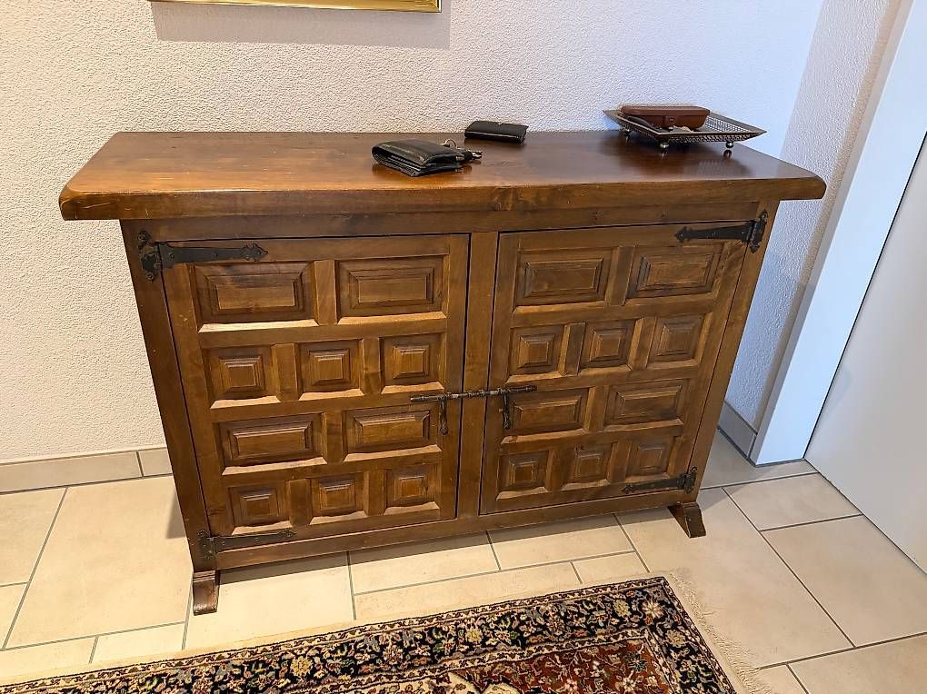 Commodes: Spanische Kommode – D'occasion à Rumlikon par cel_97nd