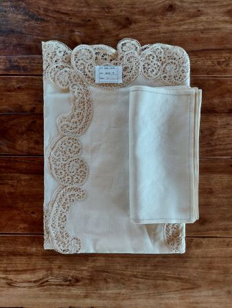 TEE-SET | Leinen und Spitzen (1 Tischdecke + 6 Servietten)
