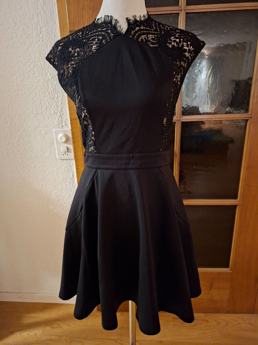 Ted Baker Vestiti: Ted Baker Kleid – Nuovo (secondo la descrizione) da Unterentfelden venduto da hofa01