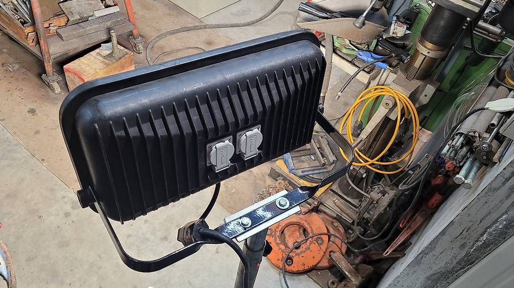 Lampade: Baustrahler mit Teleskopstativ – Usato da Kerns venduto da avr75 4