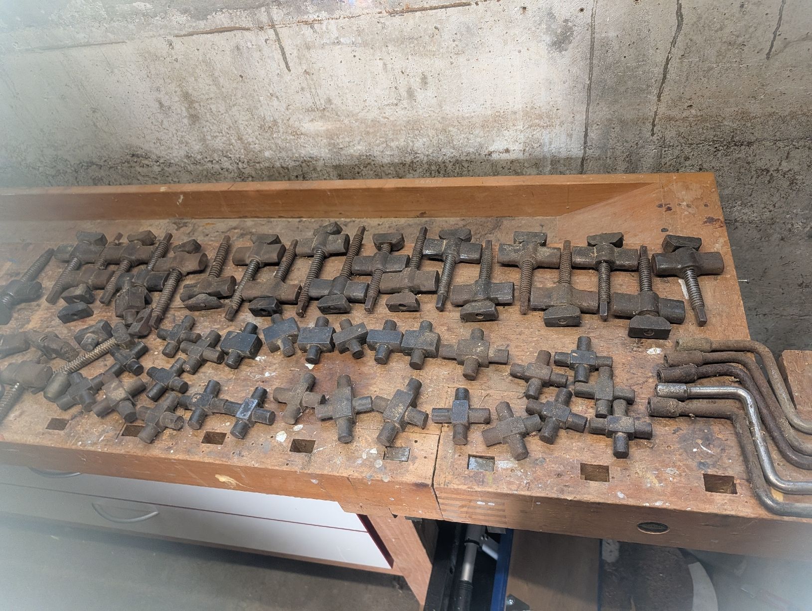Tutti gli attrezzi: Leimknechte / Spannzwingen – Usato da Deitingen venduto da Dongranato 3