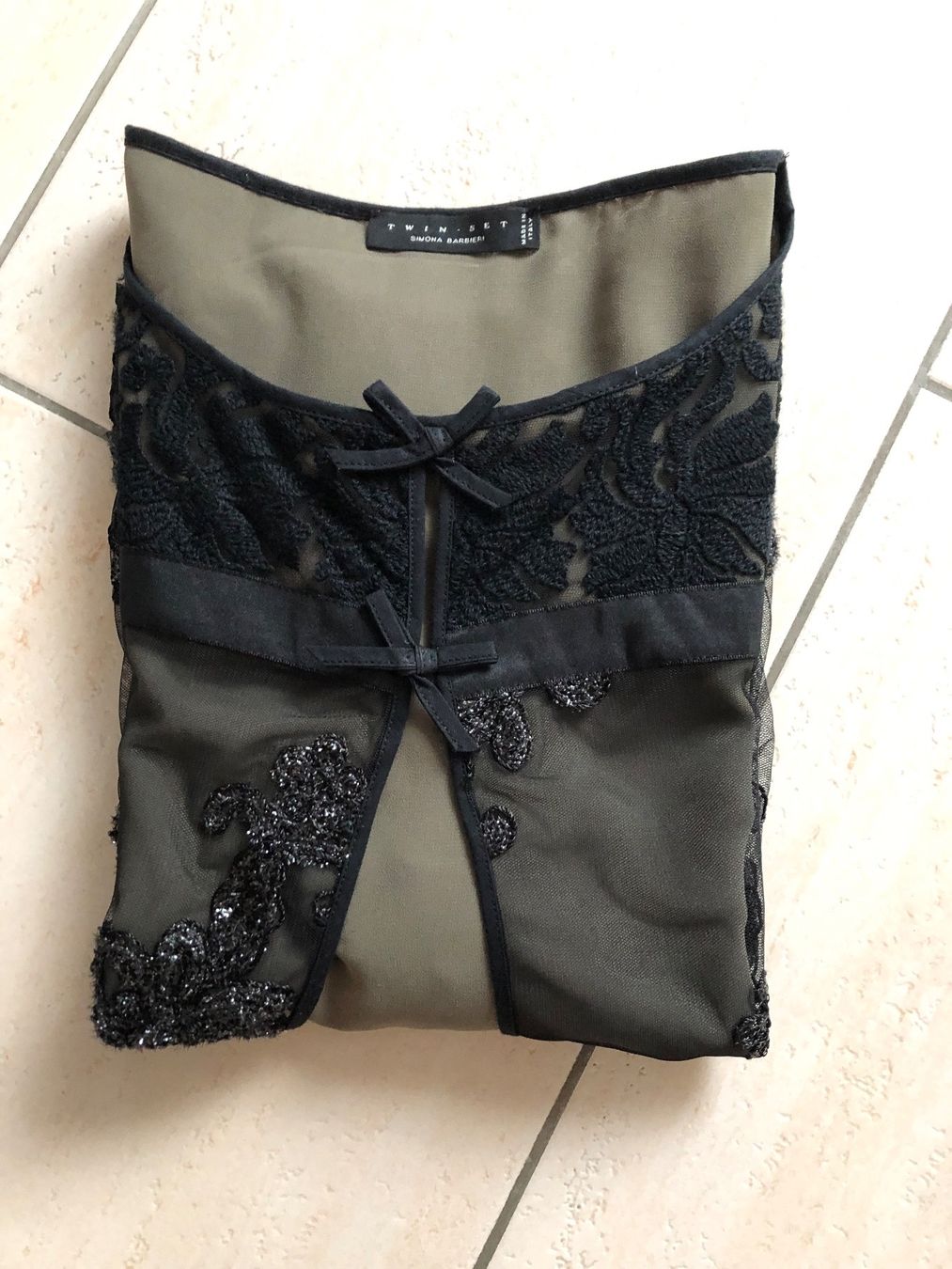 Twinset Camicette: Twinset Bluse mit Stickereien – Usato da Oetwil am See venduto da bor_71fi 4