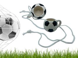 Fussball Stamperl aus Keramik mit Kordel