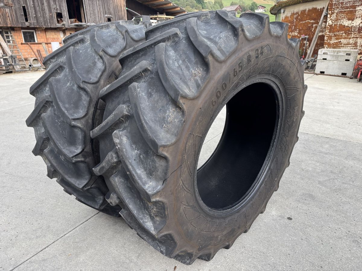 Pneus & Roues: Traktorreifen 600/65 R 34 – D'occasion à Schüpfheim par hobbybieter01