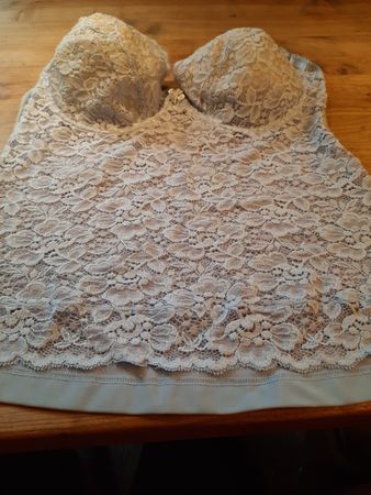 hellblaues, elastisches BH-HEMD