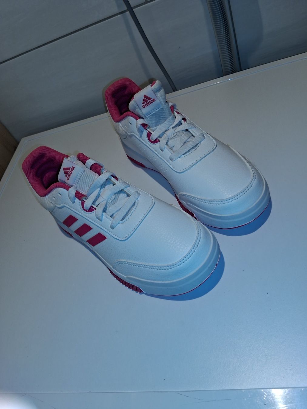 Scarpe da donna: Schuhe Adidas – Usato da Oberwil im Simmental venduto da schicolady 1