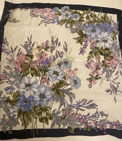 Seiden Foulard 🌸