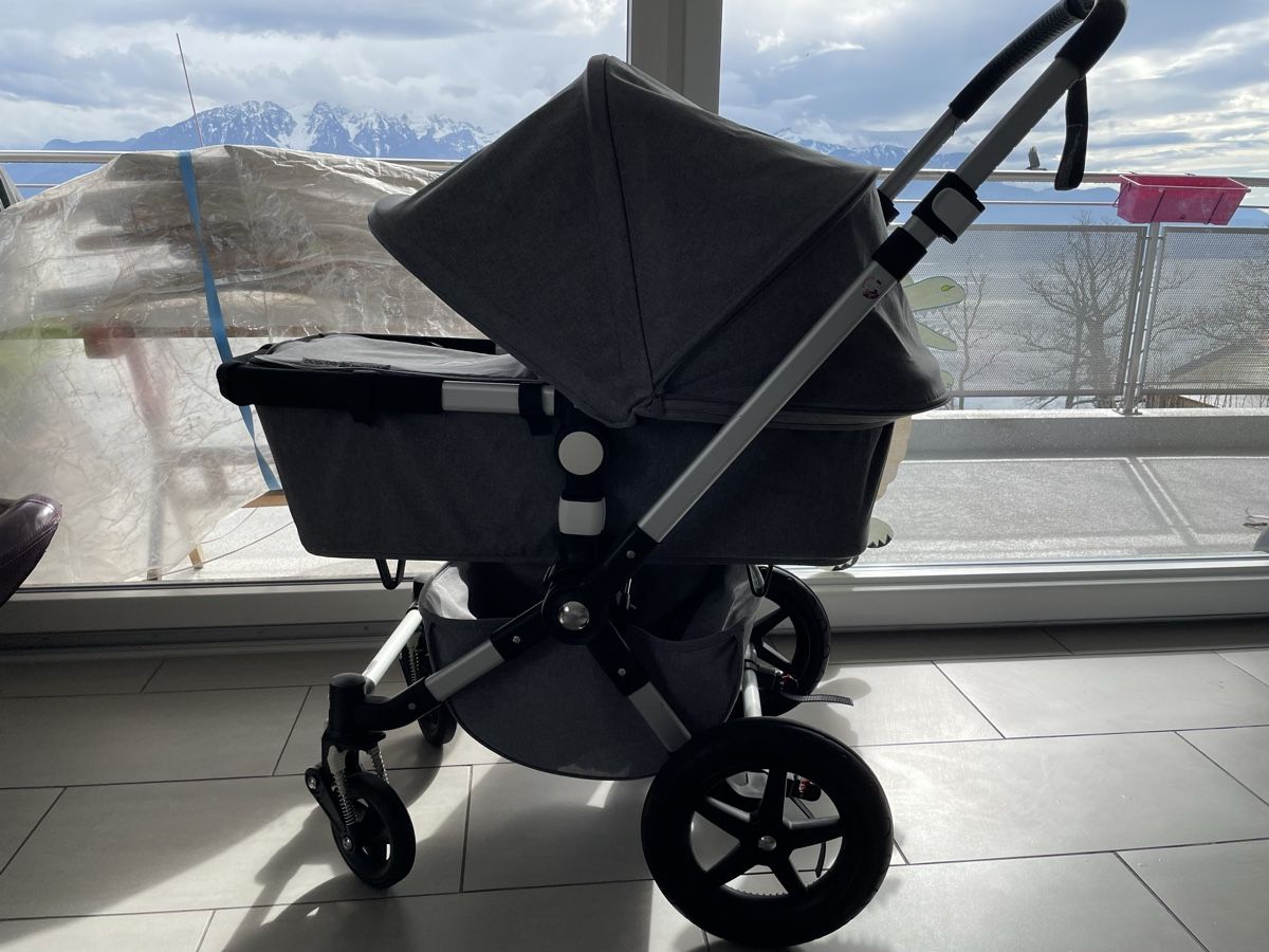 Bugaboo Carrozzine: Poussette Bugaboo Cameleon 3 nacelle + siège +accessoires – Usato da Chardonne venduto da ec_1