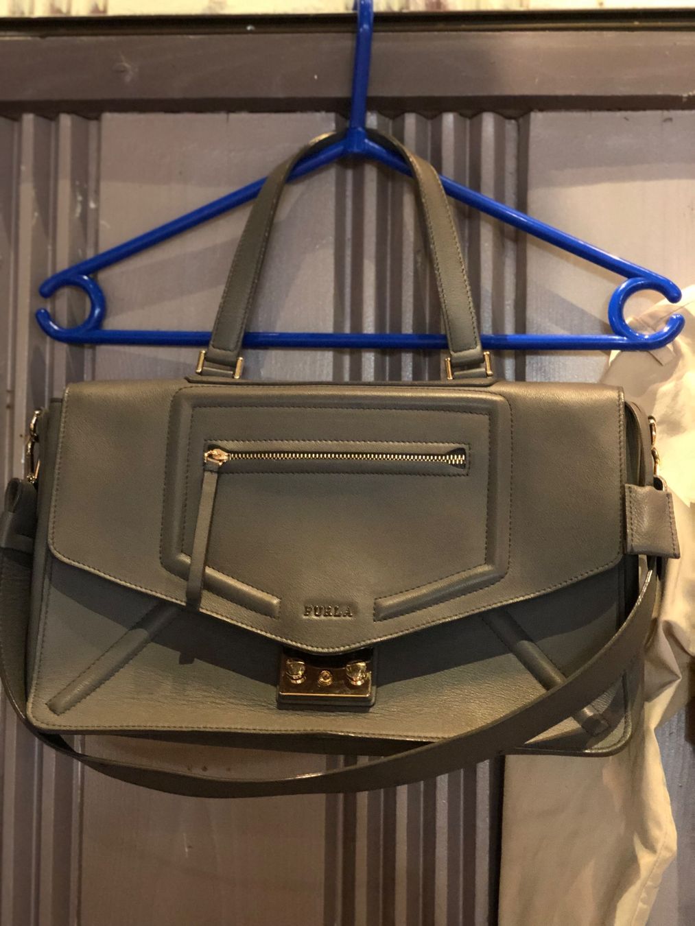 Furla Borse da donna: Furla leather grey bag – Usato da Zürich venduto da danamihaela12