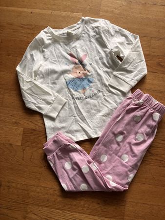 Schönes Pyjama Gr. 122/128, Neu