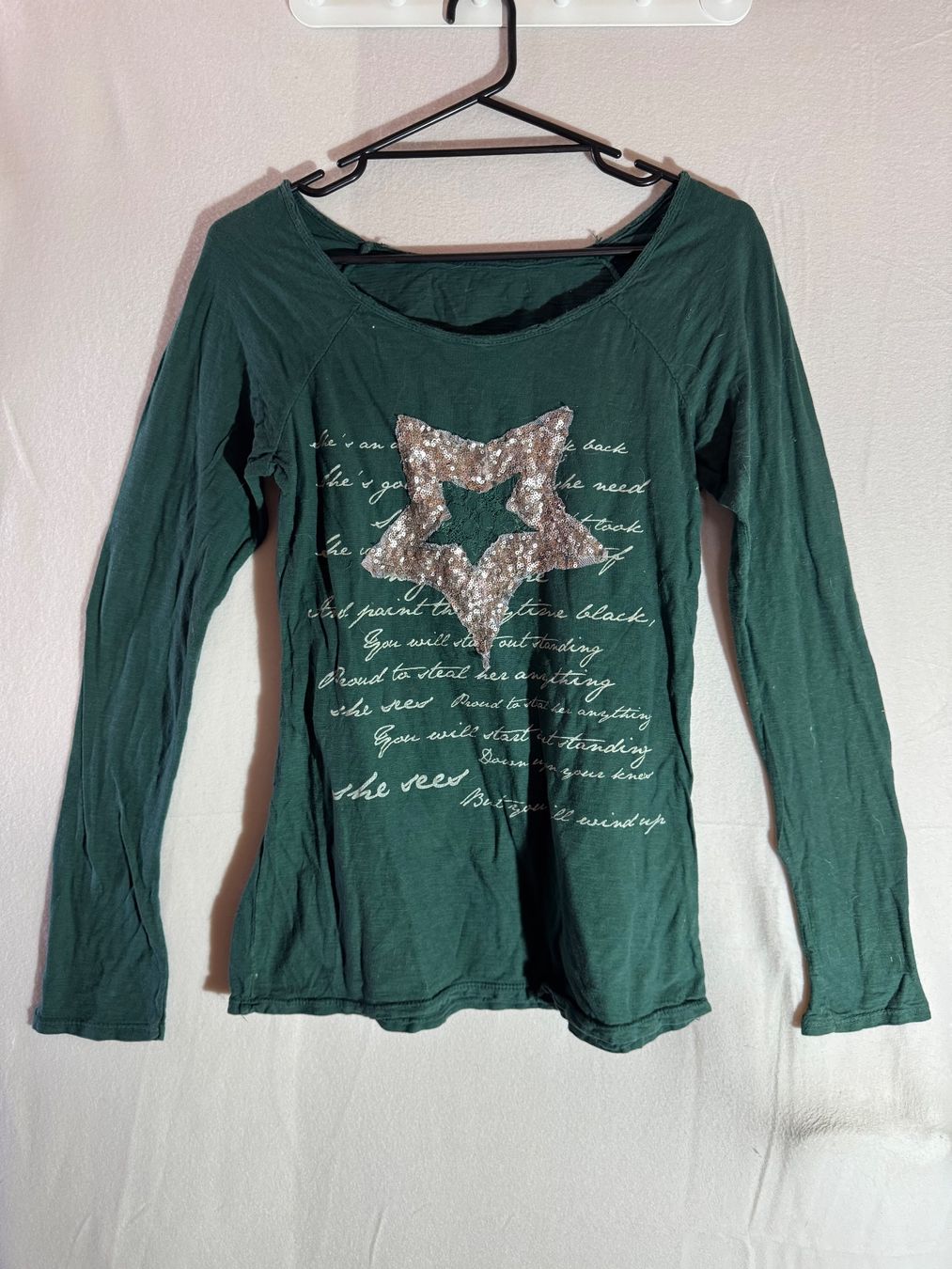 Maglioni & Felpe: Grüner Pullover mit Pailletten ca Gr. M/L – Usato da Grosswangen venduto da second_hand_dress