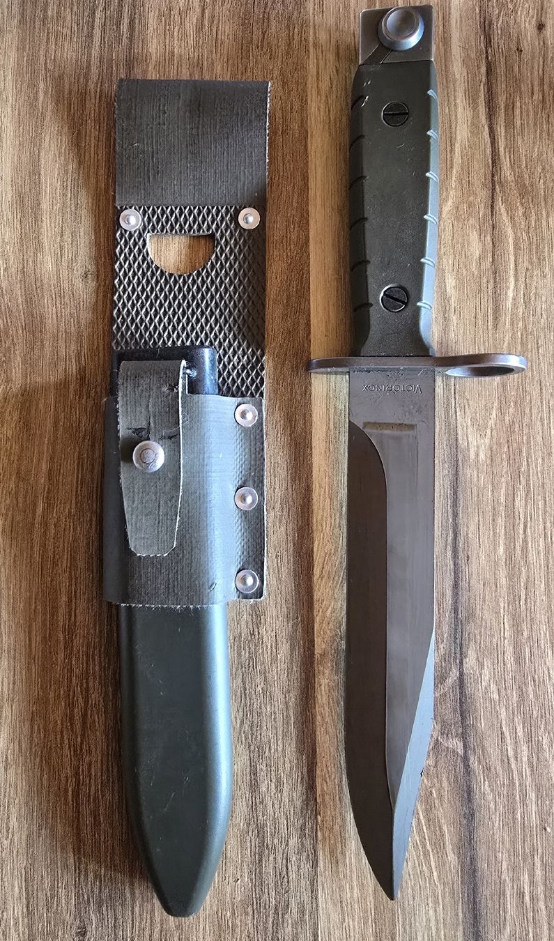 Armée suisse Armes blanches: Bajonett 90er  – Neuf avec emballage d'origine à Burgistein par maia13 1