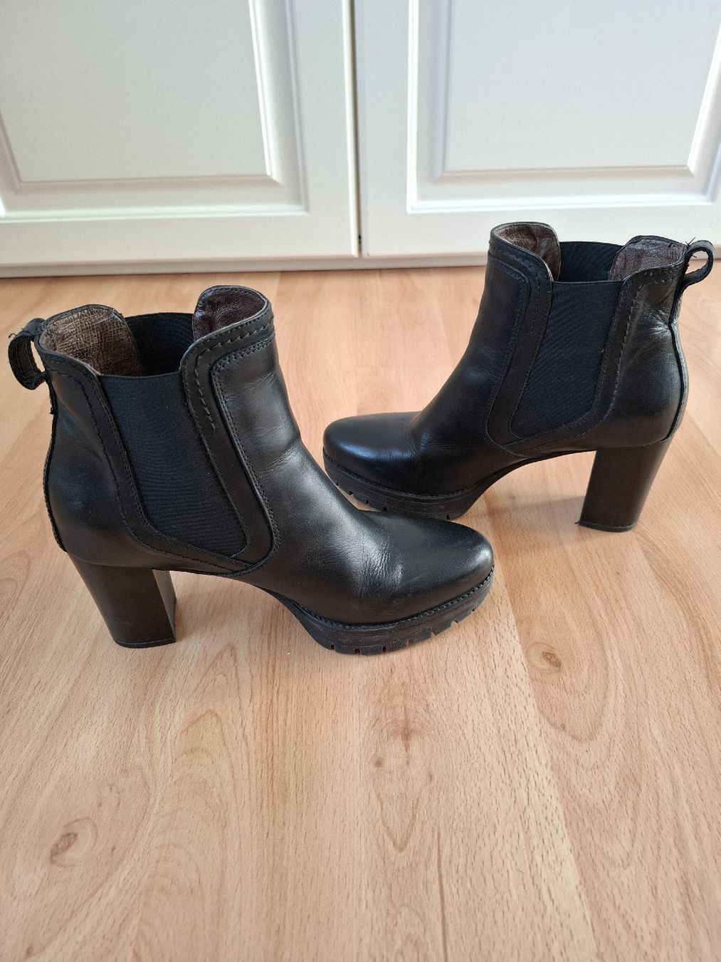 Scarpe da donna: Bottines en cuir taille 37 – Nuovo (secondo la descrizione) da La Tour-de-Peilz venduto da Marin_nette 2