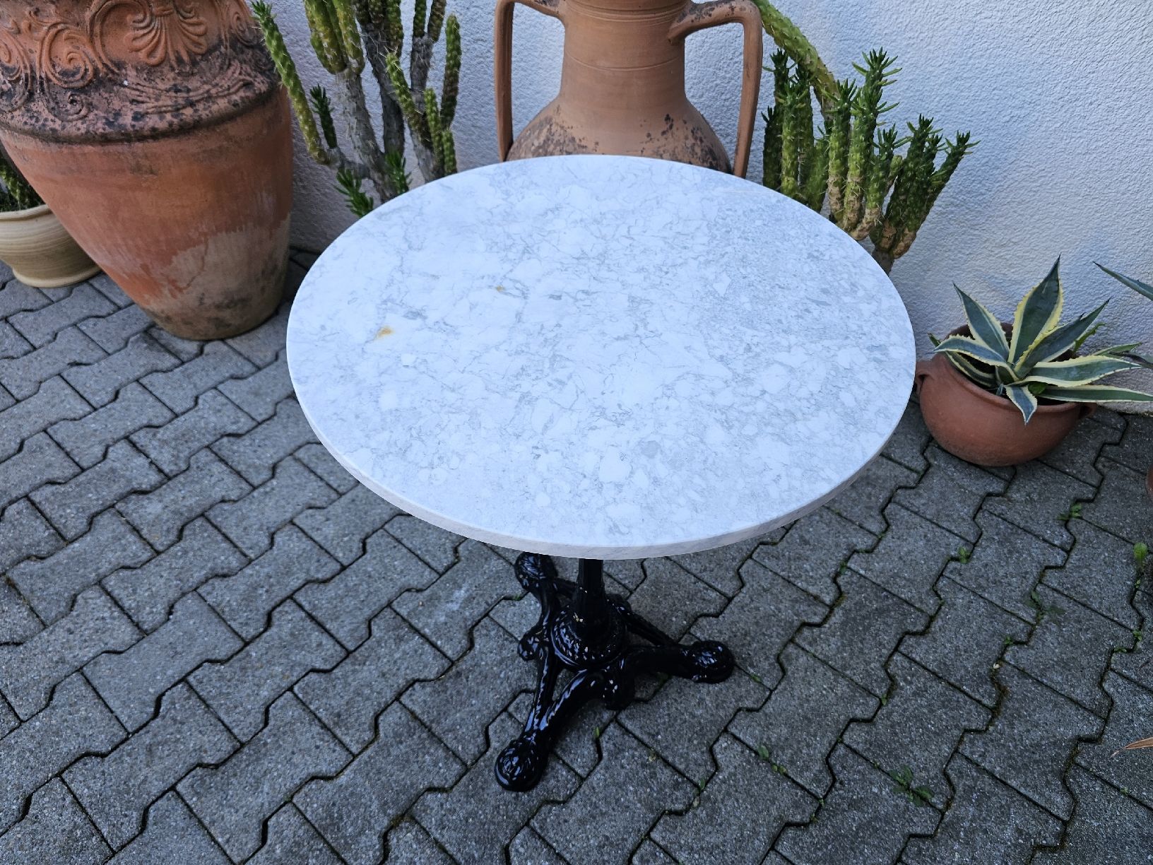 Set di tavolo e panche: Bistrotisch Marmortisch Metallstuhl – Usato da Villnachern venduto da hasta08 4