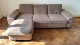 Braunes Ecksofa mit Schlaffunktion / ausziehbar