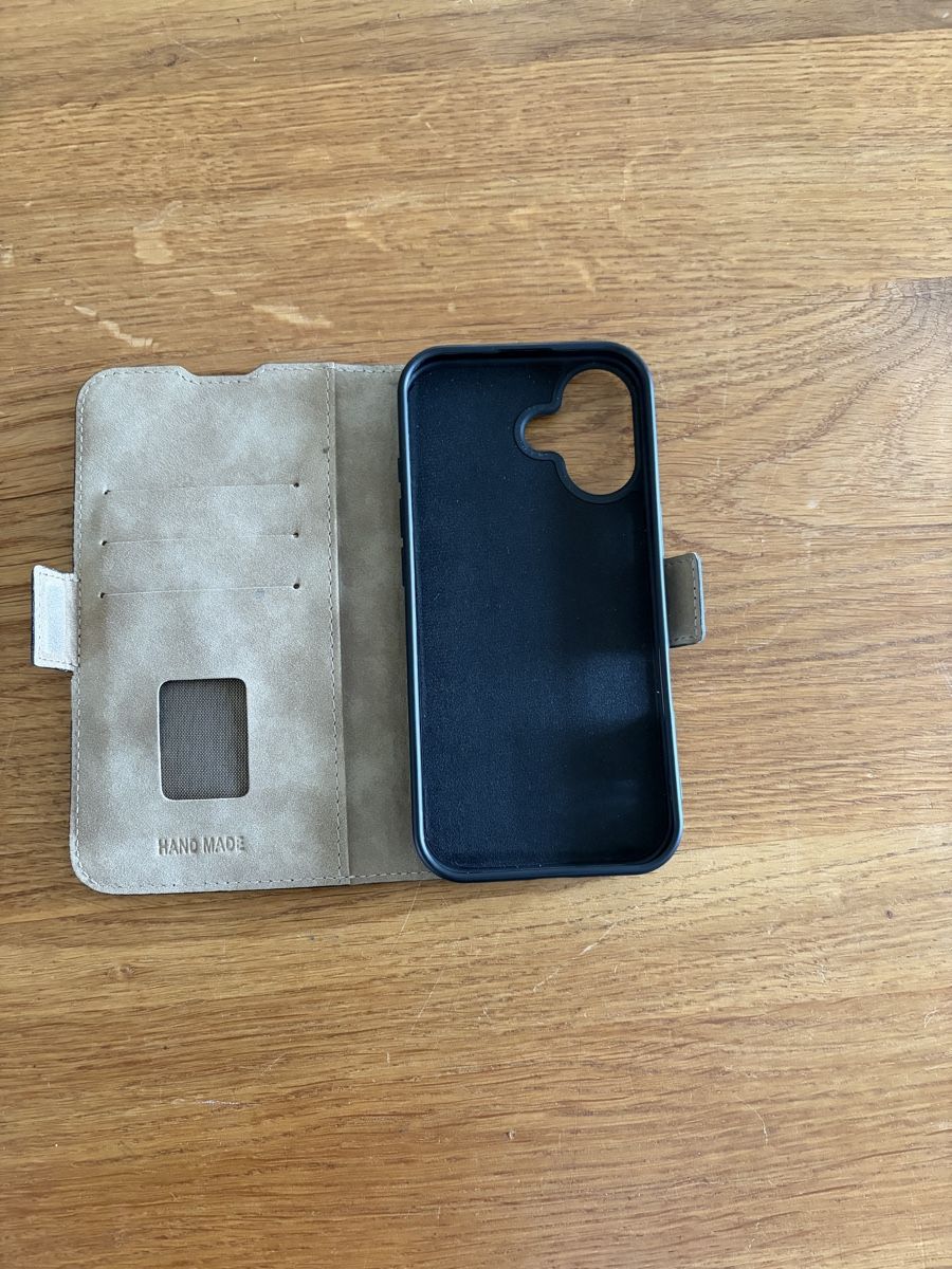 Apple Cover & Protezioni schermo: Iphone 17, Hülle schwarzes Leder mit Kartenfach – Nuovo (secondo la descrizione) da Möhlin venduto da Wandazli 2