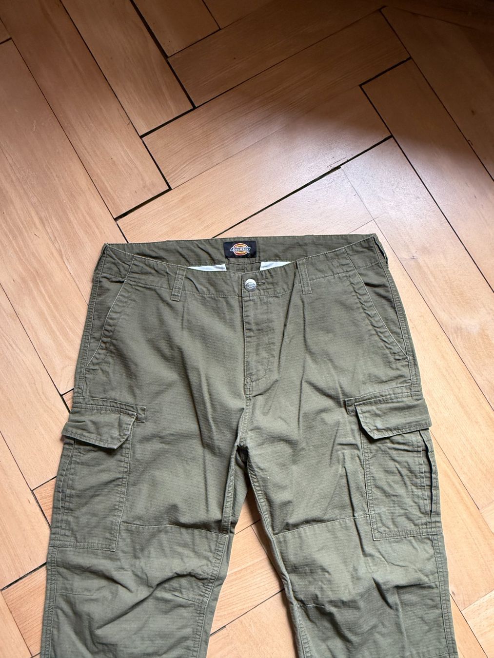 Dickies Pantaloni: DICKIES - Cargohose olivgrün W36 – Usato da Zürich venduto da Diazaio 1