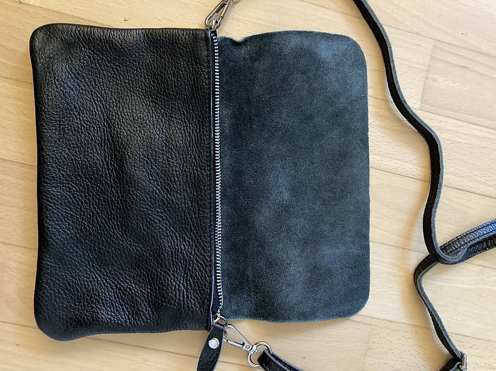 Borse da donna: Leder Umhängetasche  – Usato da zürich venduto da shantima 1