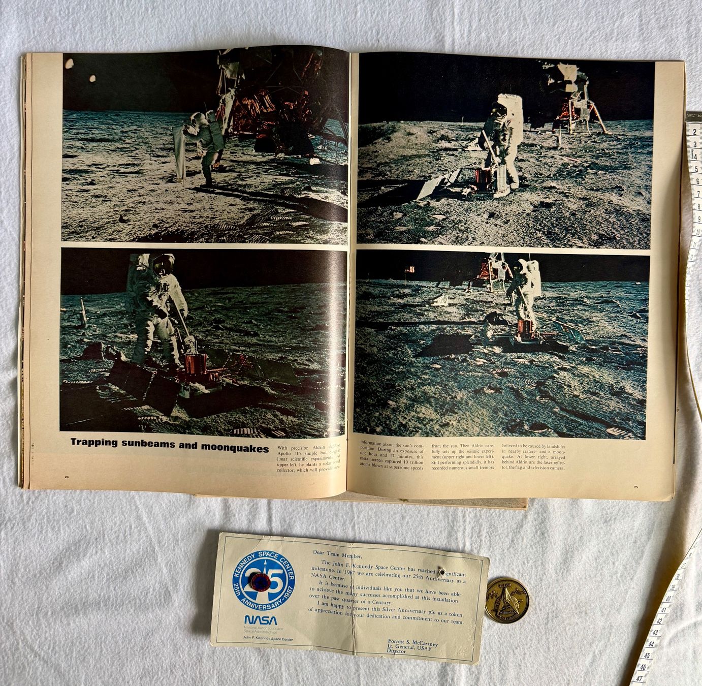 Plaketten & Abzeichen: Original NASA Set mit Münze Zeitung Pin - Rarität! – Gebraucht aus Thun von Abalona3600 1