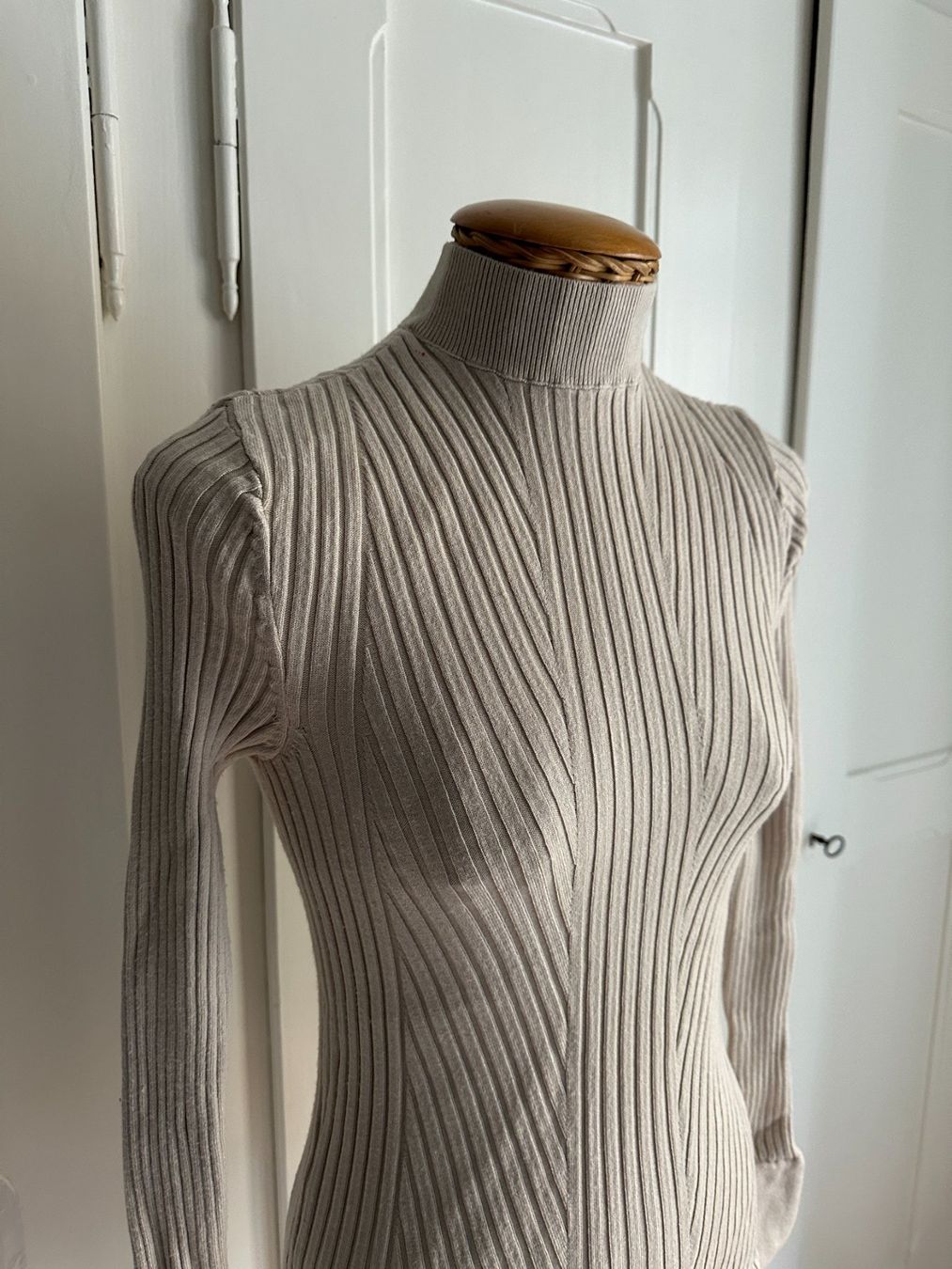 Maglioni & Felpe: AMISU - Feinstrick Pullover beige S – Usato da Zürich venduto da Diazaio 1