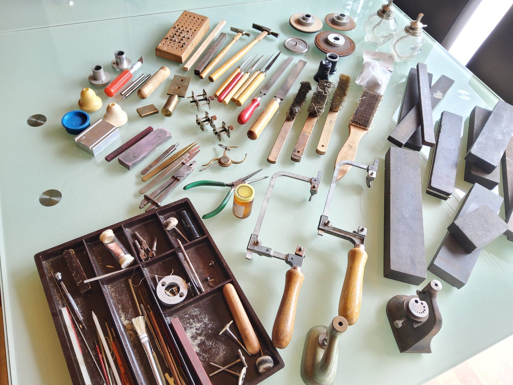 Tutti gli attrezzi: Lot d'outils d'horlogerie  – Usato da Malleray venduto da Broc-Mo 9