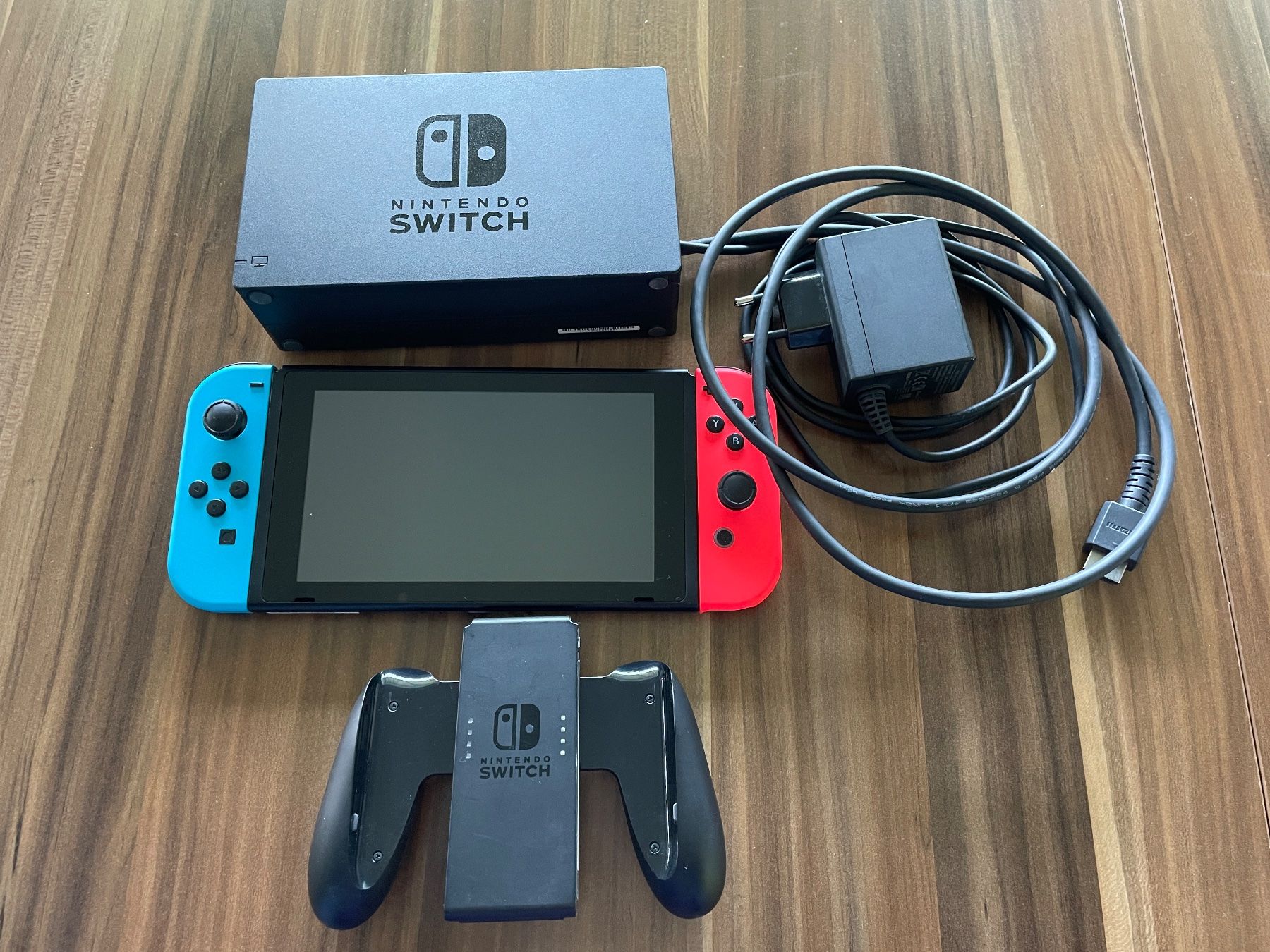 Nintendo Console: Nintendo Switch Konsole rot/blau – Usato da Gattikon venduto da Sunfloor