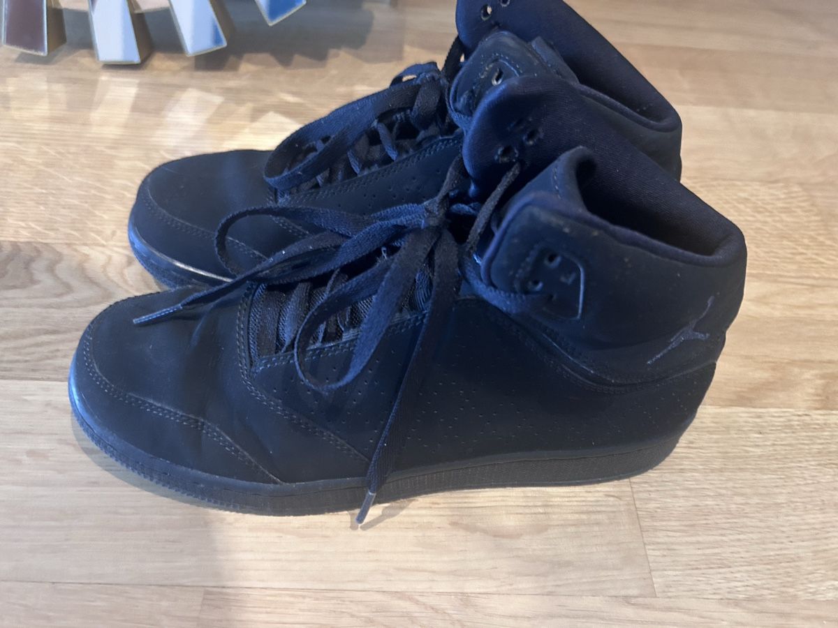 Jordan Damenschuhe: Jordan 1 Mid Black – Gebraucht aus Belp von jan_6yvx 1