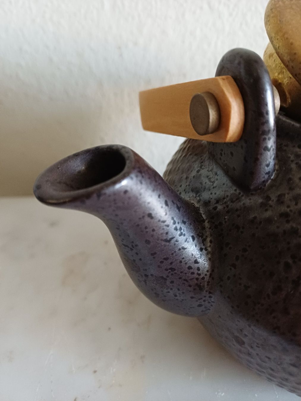 Teiere: Teekanne schwarz-gold mit Bambusgriff – Usato da Marly venduto da Rolmax 6